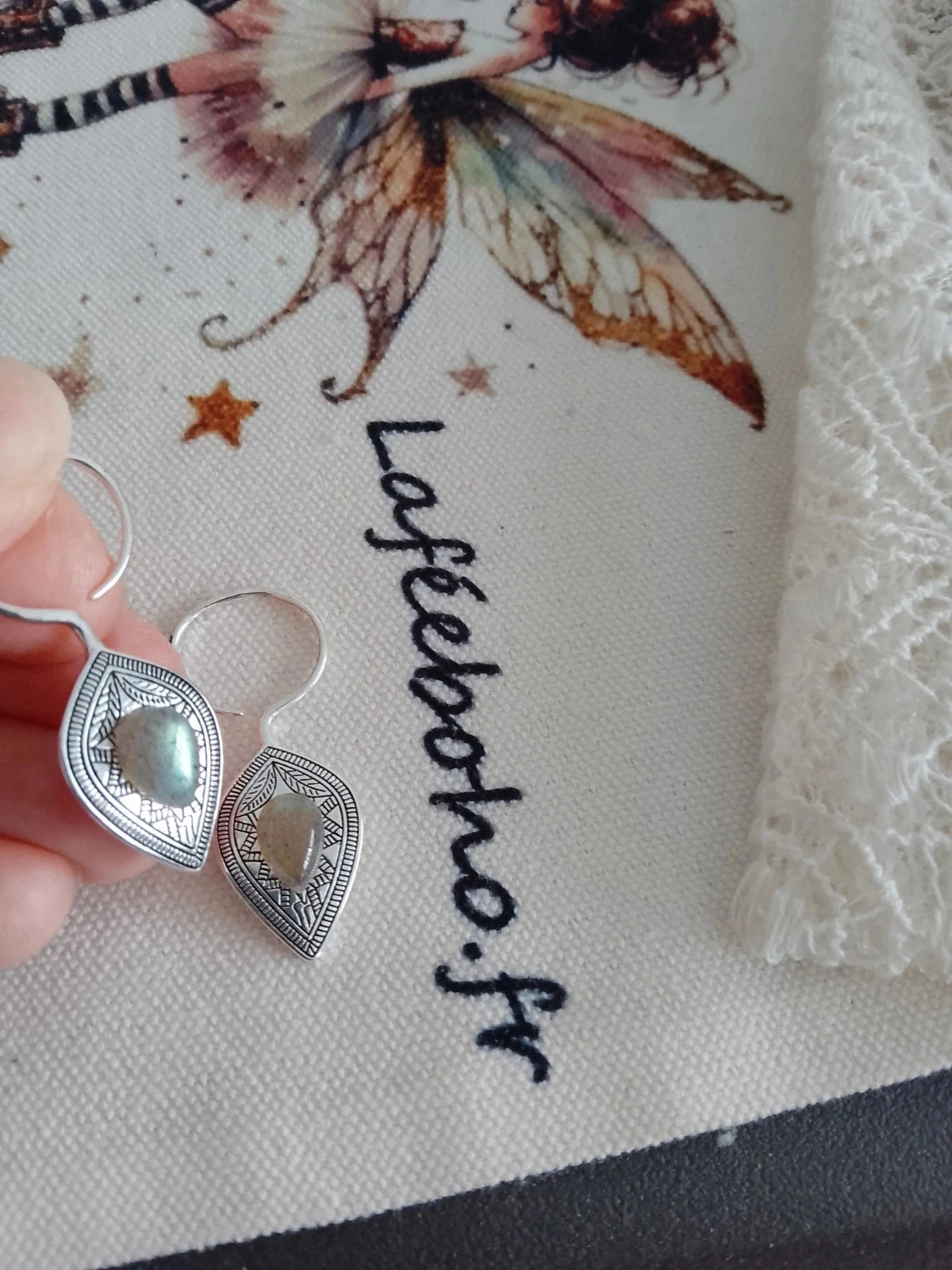 Boucles d'oreilles bohèmes argentées avec pierres naturelles de labradorite grise – photo 2